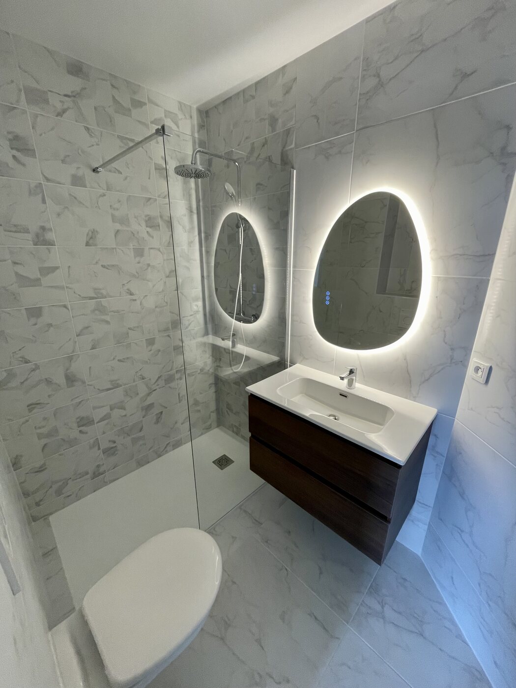 Salle de bain rénovée par Desens Plomberie